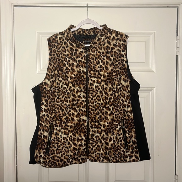 ⬇️New Direction Curvy Vest - Picture 2 of 6